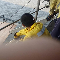 桥墩防碰撞系统在上海铁路局现场安装